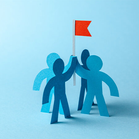 中堅企業が実装すべき財務戦略～ホールディング経営におけるトップのリーダーシップ～