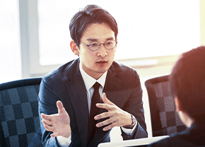 貴社固有の悩みや問診票から見えた課題に対して、戦略・専門コンサルタントがアドバイス