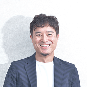 足立　功治