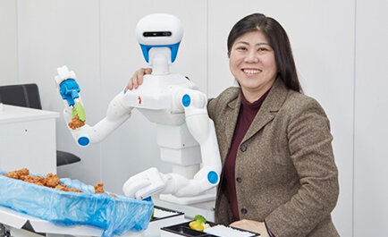 弁当におかずを盛り付ける協働型ロボット：アールティ